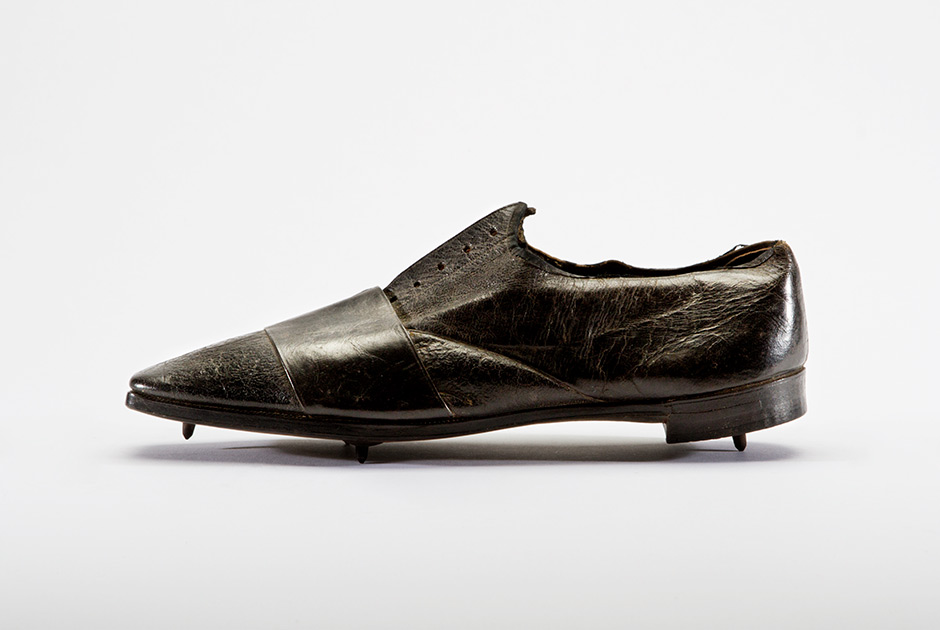 первые модели спортивной обуви