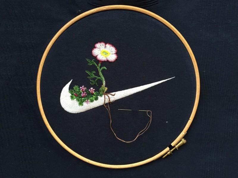 Вышивка логотипа Nike от Джеймса Мэрри